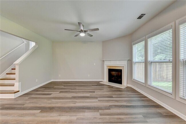 Building Photo - 2208 Staunton Dr NW