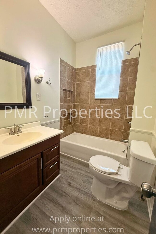 Building Photo - 2 Bedroom/ 1 Bathroom House
