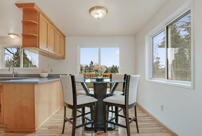 Building Photo - Beautifully Updated 4BR Split-Level Home i...