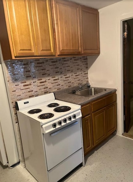 Building Photo - 91-04-91-75 75th St