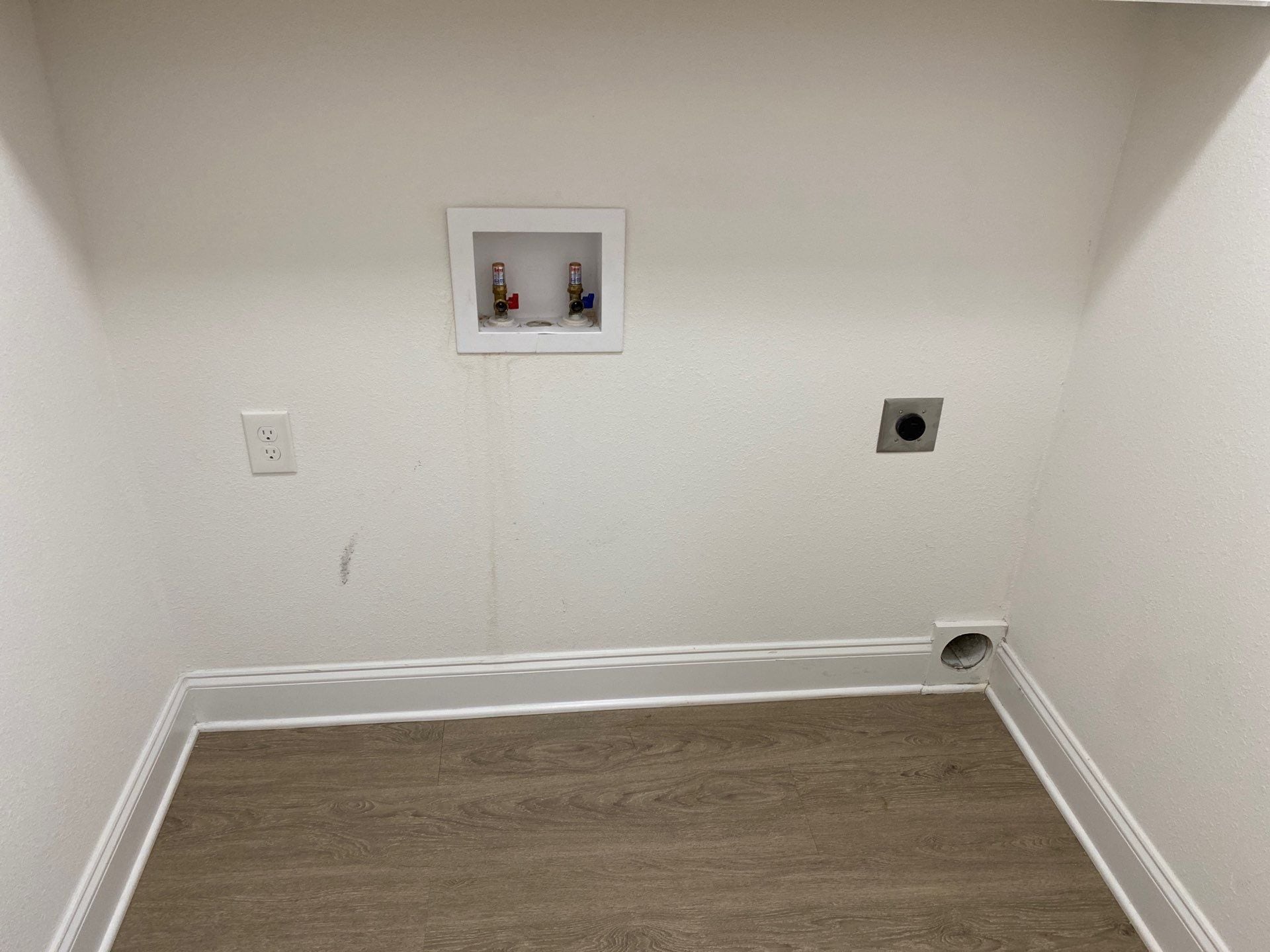 Building Photo - 160 Livingston Way