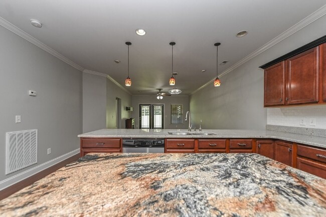 Building Photo - Easy Living in Cottage Grove at 12 Stones