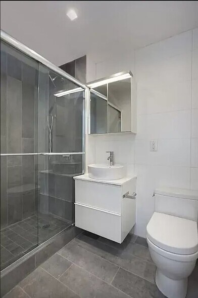 Building Photo - 439 W 46th St