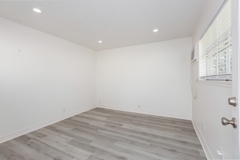 Building Photo - 501 Crown Colony Dr