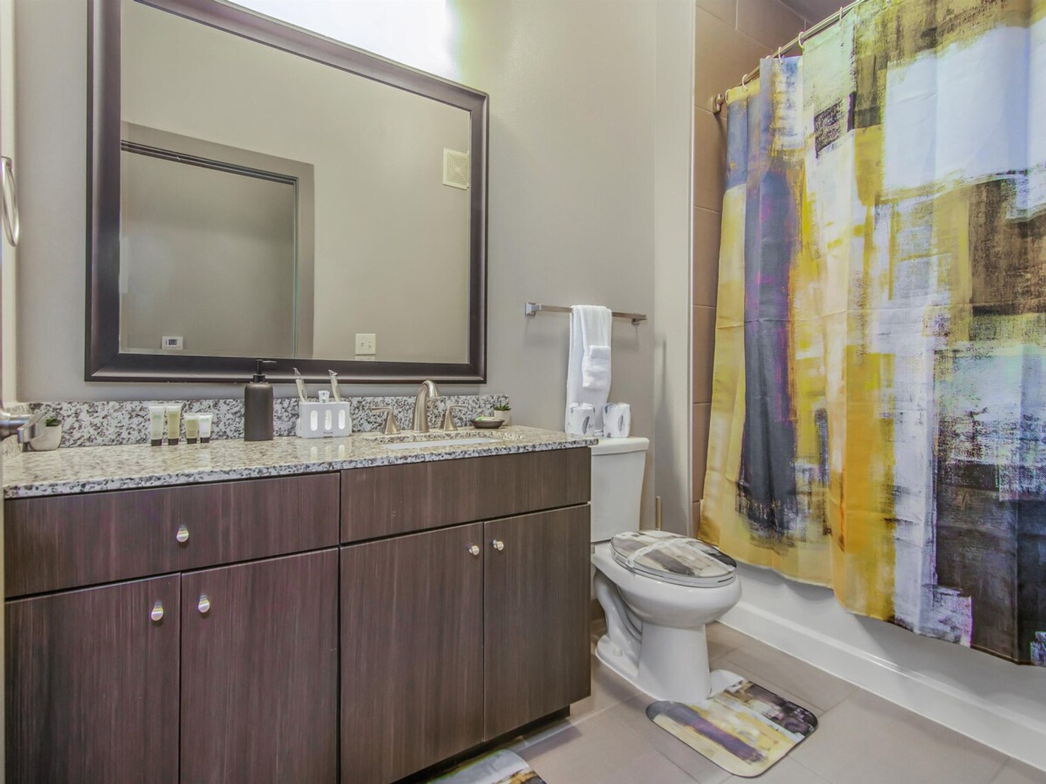 Building Photo - 1915 Canterbury St