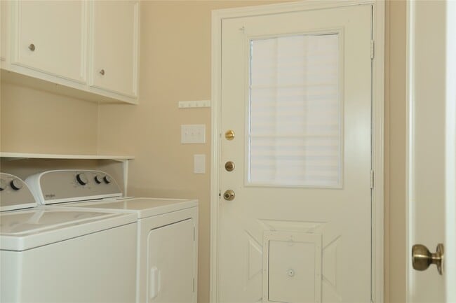 Building Photo - 107 Manor Pl
