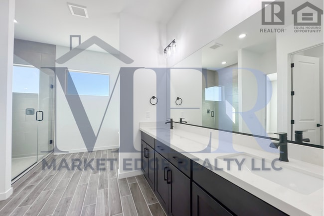 Building Photo - 3Bed/2.5Bath Home in Rio Verde/4 Car Garage! Ready for Immediate Move-In!