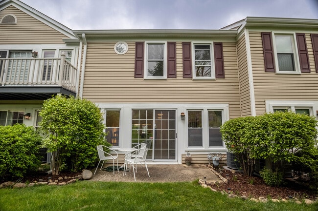 Building Photo - 1805 Vermont Dr
