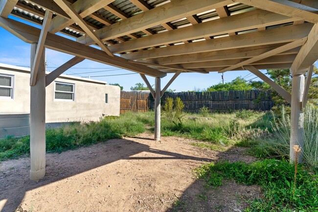 Building Photo - Charming Home on Valerie Circle