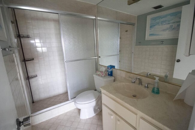 Building Photo - 917 NE 16th Ave