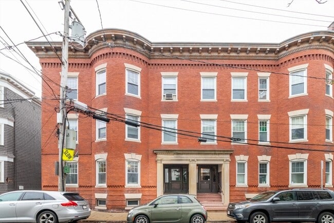 Building Photo - 12 Pond St