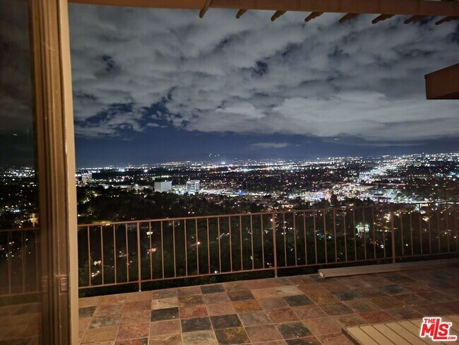 Building Photo - 3873 Beverly Ridge Dr