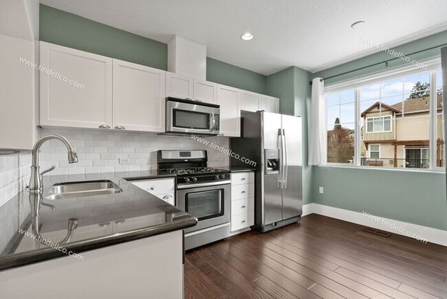 Building Photo - Picturesque 2 Bedroom 2.5 Bathroom Townhou...