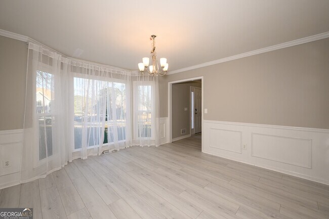 Building Photo - 151 Lakeside Dr NW