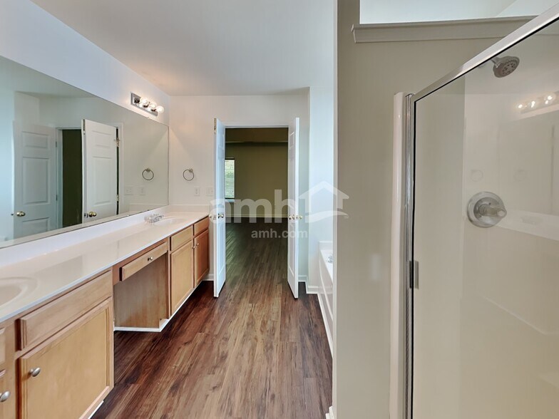 Building Photo - 9839 Jeanette Cir