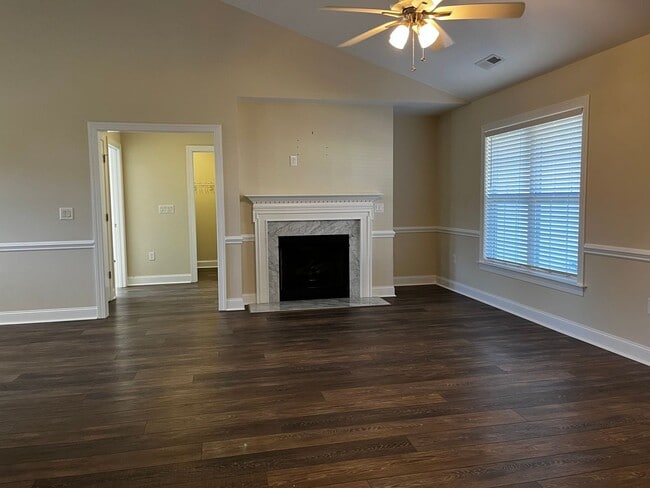 Building Photo - Don't miss this beautiful home in desirable Brice's Crossing