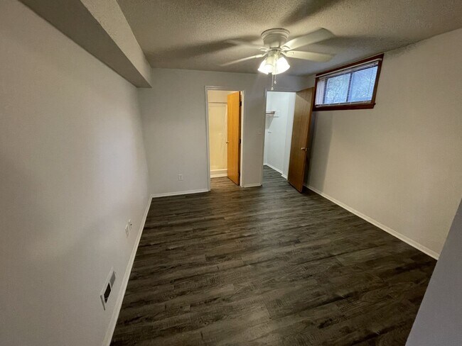 Building Photo - One bedroom one bathroom