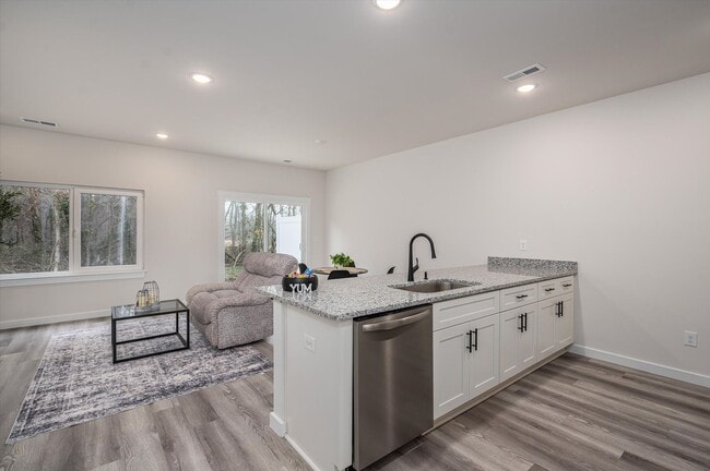 Building Photo - 900 Ac Little Dr