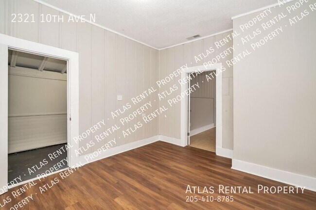 Building Photo - 2321 10th Ave N