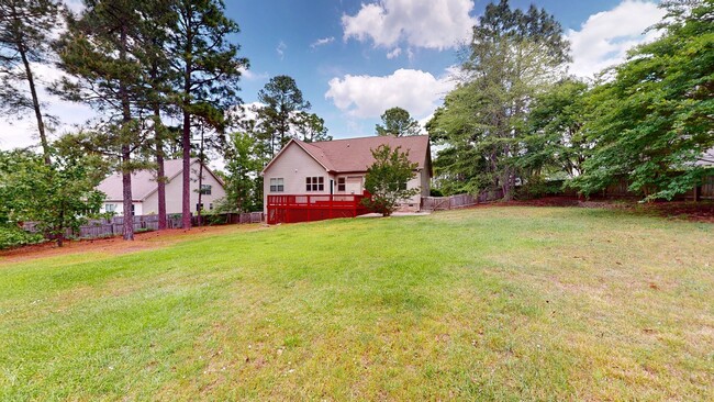 Building Photo - Large 5 Bedroom with Large Fenced in Back ...