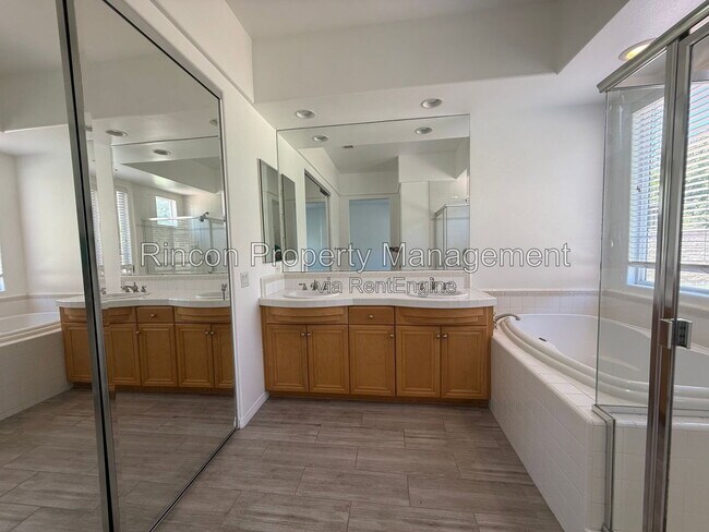Building Photo - 605 Corte Sol