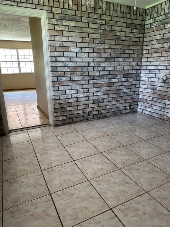 Building Photo - 2729 Palmer Dr