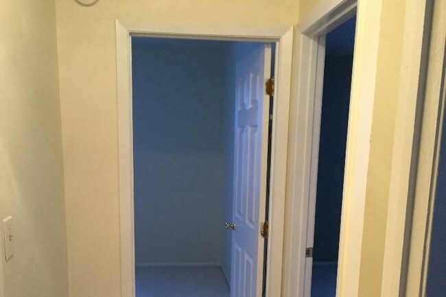 Building Photo - 1964 Crescent Ln