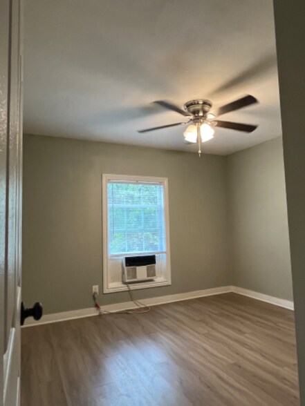 Building Photo - 608 Price St