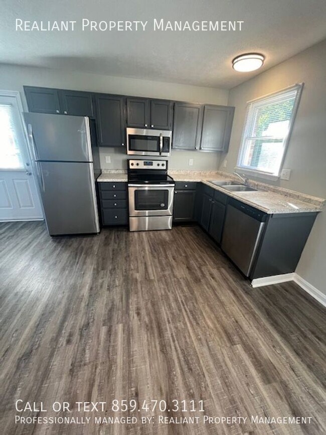 Building Photo - 617 Barefoot Dr