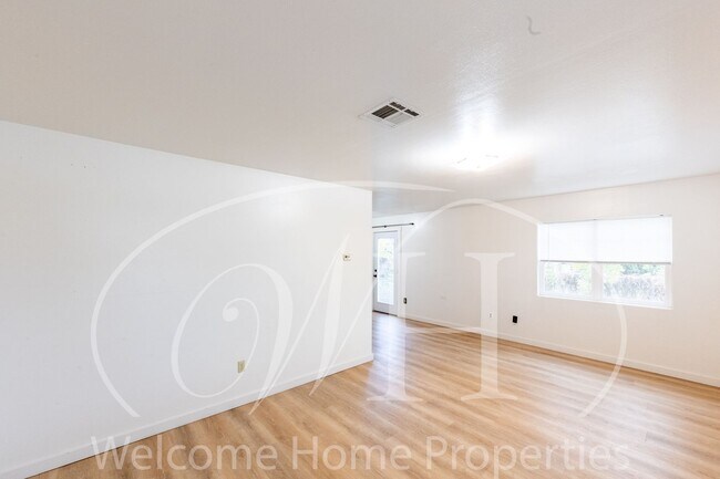 Building Photo - Comfortable 3-Bedroom Home with Fenced Yard and Attached Carport