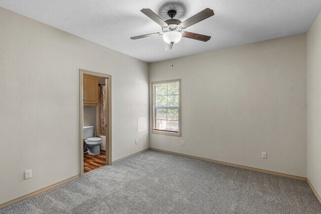 Building Photo - 403 Holleman Dr