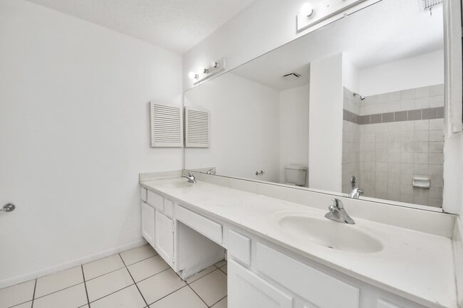 Building Photo - 15534 Weldon Dr