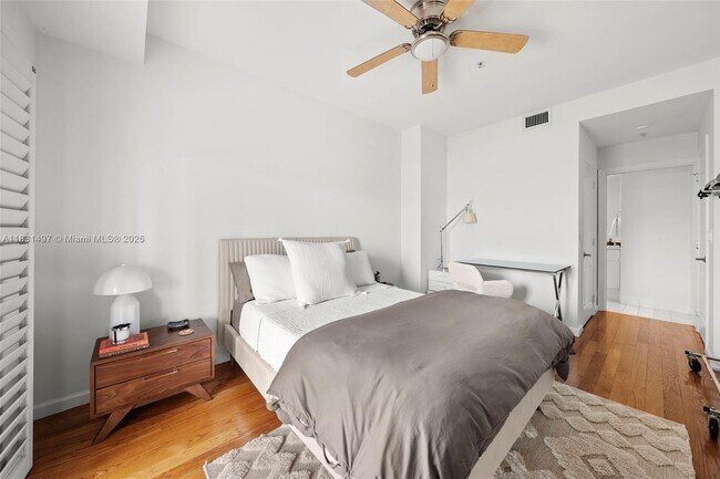 Building Photo - 1415 Sunset Harbour Dr