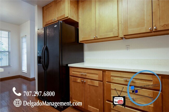 Building Photo - Newly renovated Benicia Marina condo