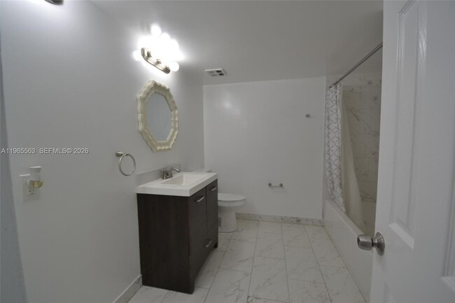 Building Photo - 5040 SW 13th St