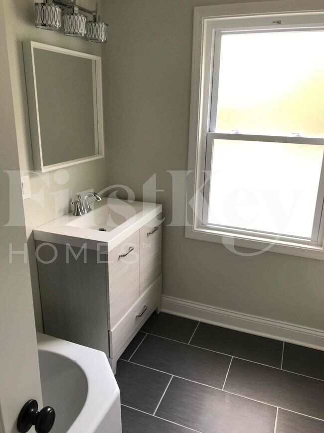 Building Photo - 2607 W 81st St
