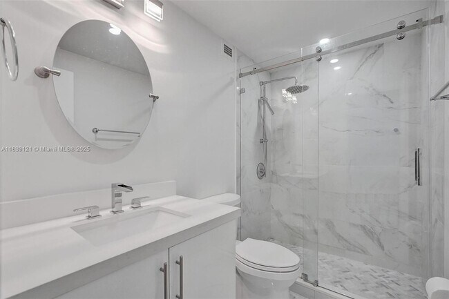 Building Photo - 400 Kings Point Dr