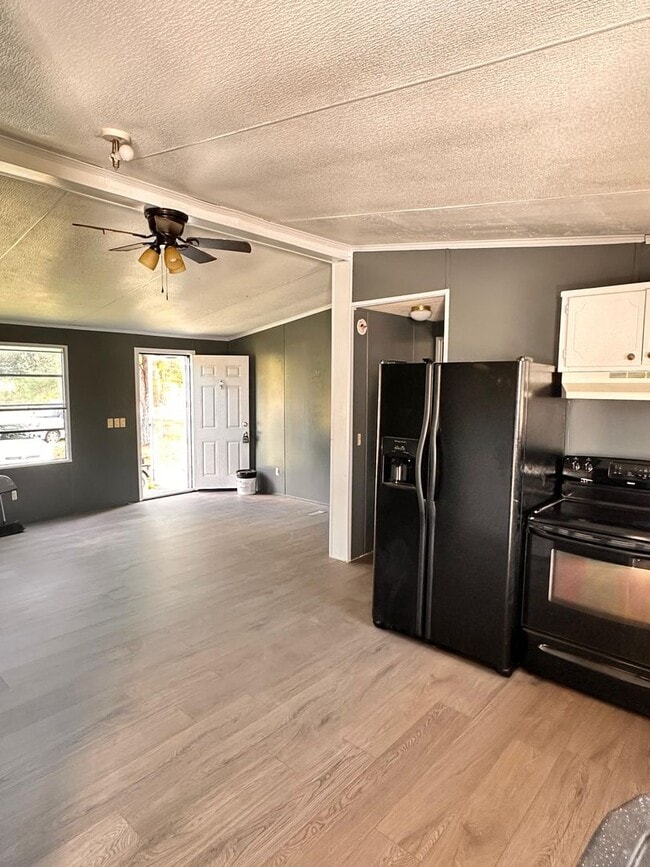 Building Photo - 3 BED 2BATH outside of Fayettville
