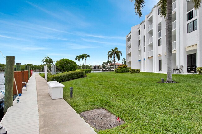 Building Photo - 4744 S Ocean Blvd