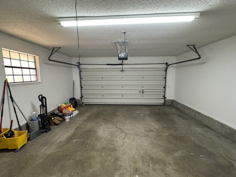 Building Photo - 7108 S Indianapolis Ave