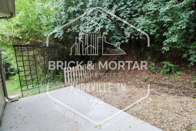 Building Photo - 900 Glendower Way