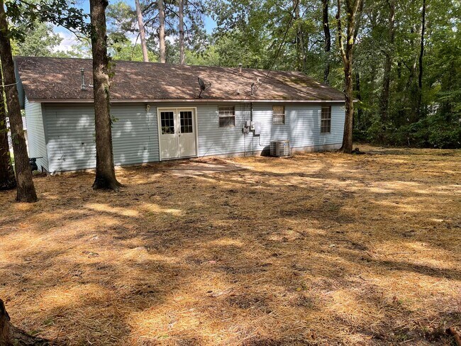 Building Photo - 716 Rosewood Dr