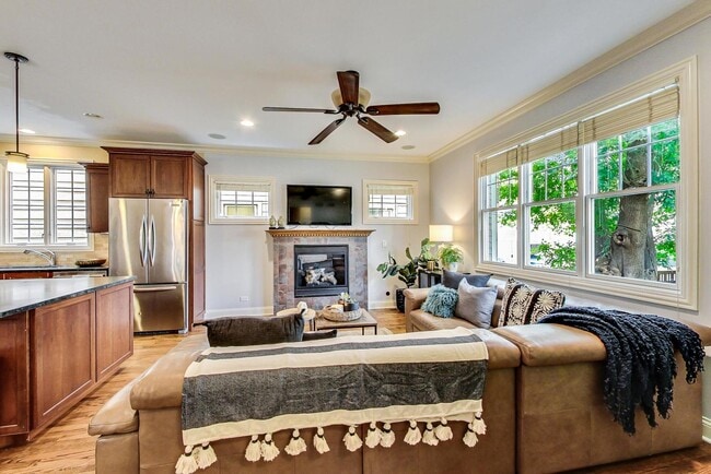 Building Photo - 305 Marengo Ave