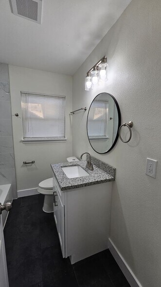 Building Photo - 6806 Jay St