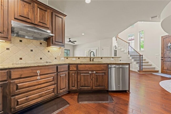 Building Photo - 110 Oak Glen Cove