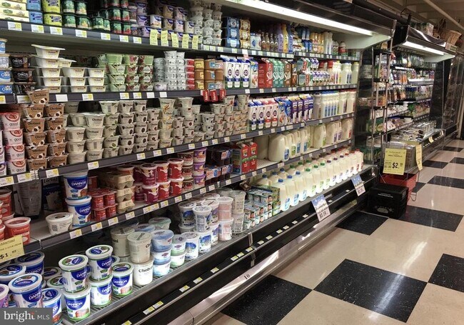 Building Photo - 10401 Grosvenor Pl