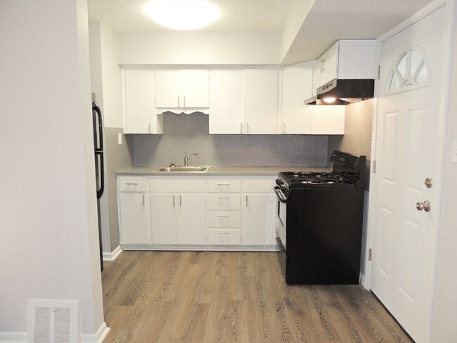 Building Photo - 4 Bed - 1 Full Bath Cape Cod for Rent!