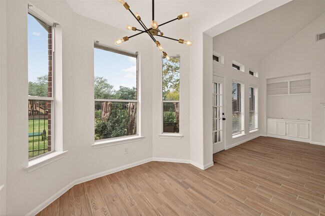 Building Photo - 3206 Shadowfern Ct