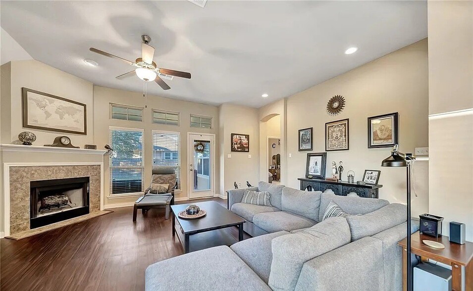 Building Photo - 3701 Castleton Dr