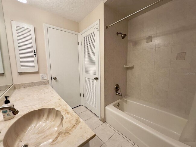 Building Photo - 3015 Tall Pine Dr